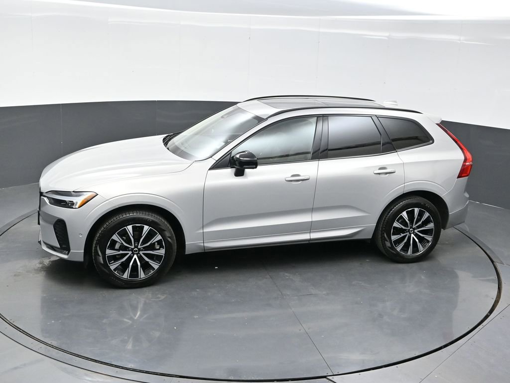 Used 2025 Volvo XC60 B5 Plus image 25