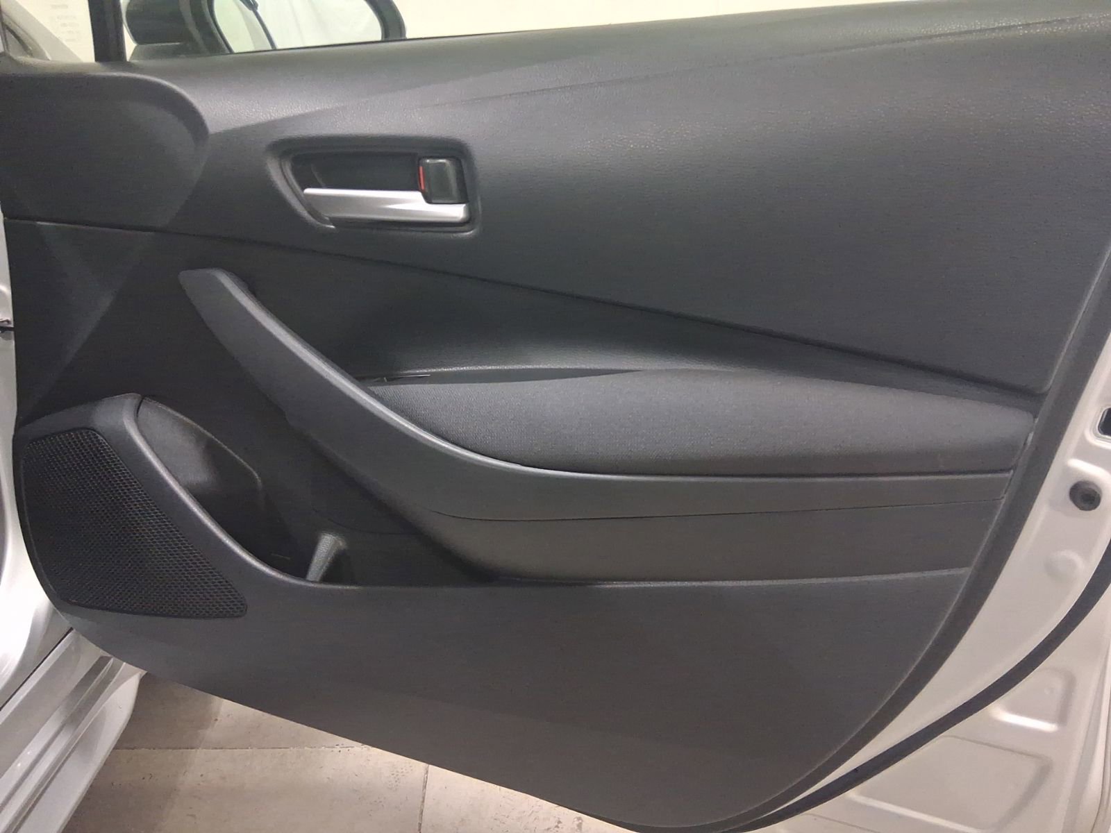 Used 2020 Toyota Corolla LE image 19