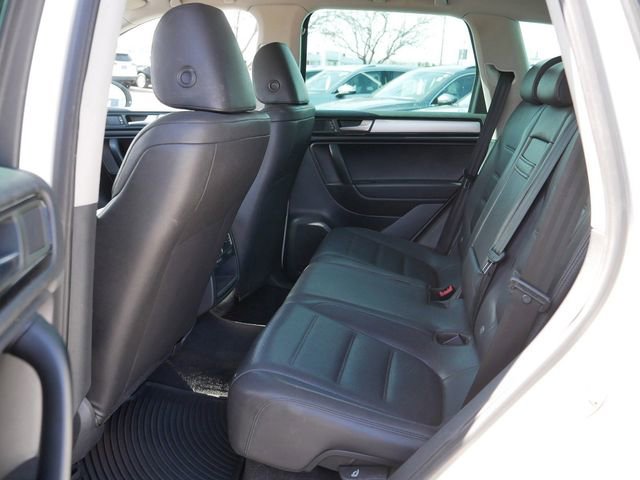 Used 2012 Volkswagen Touareg VR6 image 17