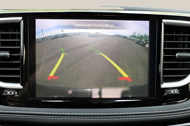 Used 2024 Chrysler Pacifica Select image 23