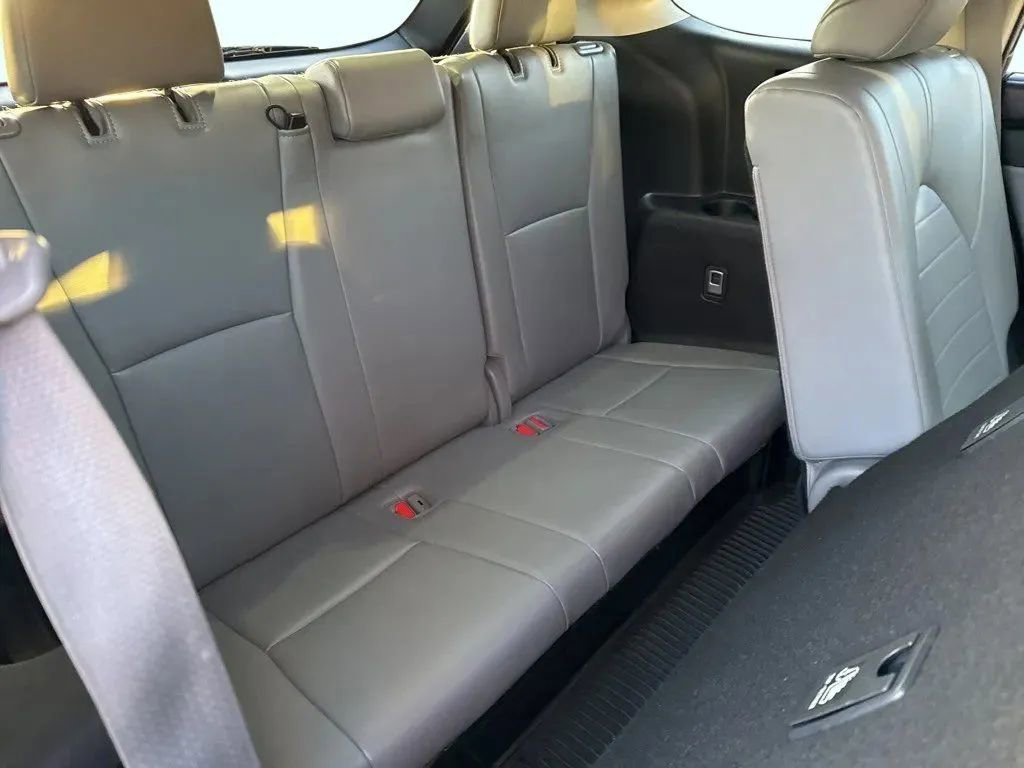 Used 2022 Toyota Highlander XLE FWD image 31