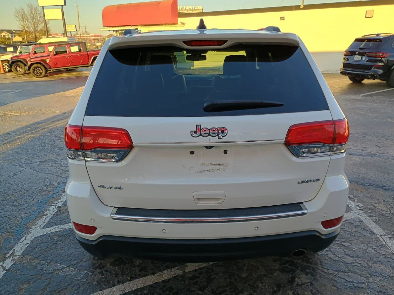 Used 2015 Jeep Grand Cherokee Limited w/ Luxury Group II image 6
