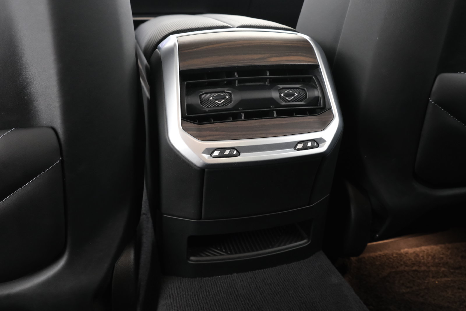Used 2023 BMW i7 xDrive60 AWD/4WD image 37