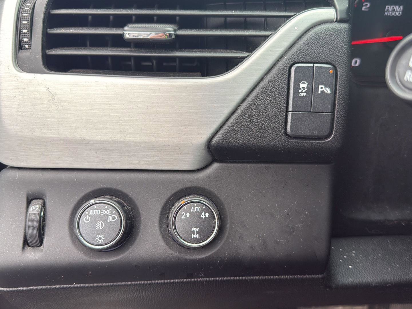 Used 2015 GMC Yukon SLE image 15