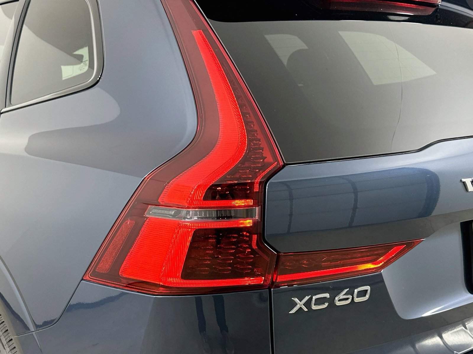 New 2026 Volvo XC60 B5 Plus w/ Protection Package Premier AWD/4WD image 12