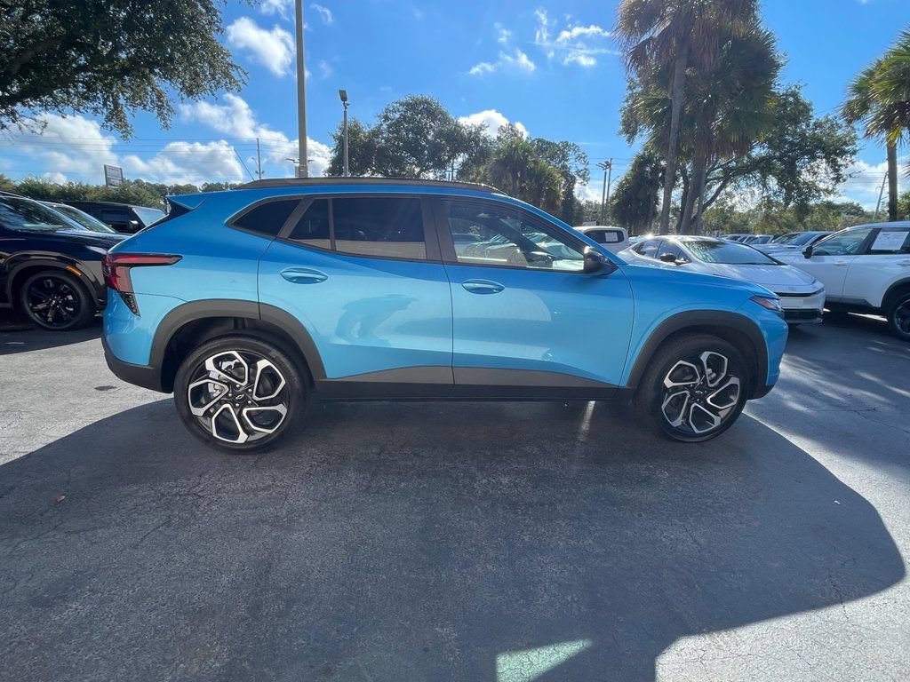 Used 2026 Chevrolet Trax RS w/ Sunroof Package FWD image 7