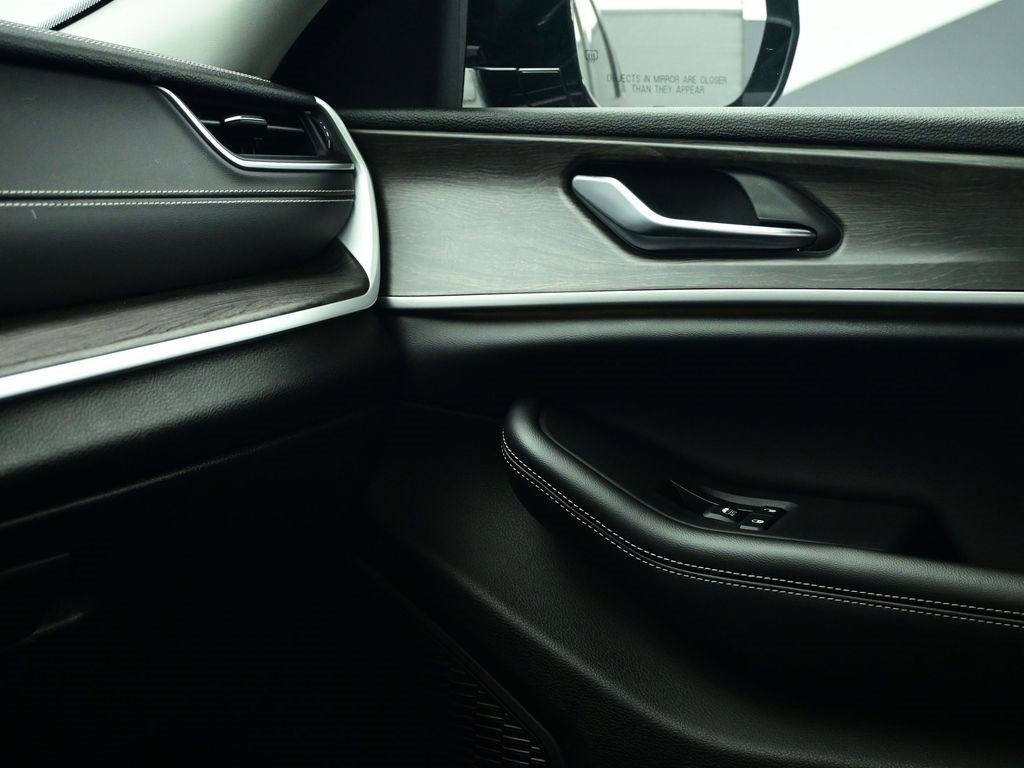 Used 2024 Jeep Grand Cherokee L Limited w/ Luxury Tech Group II image 23