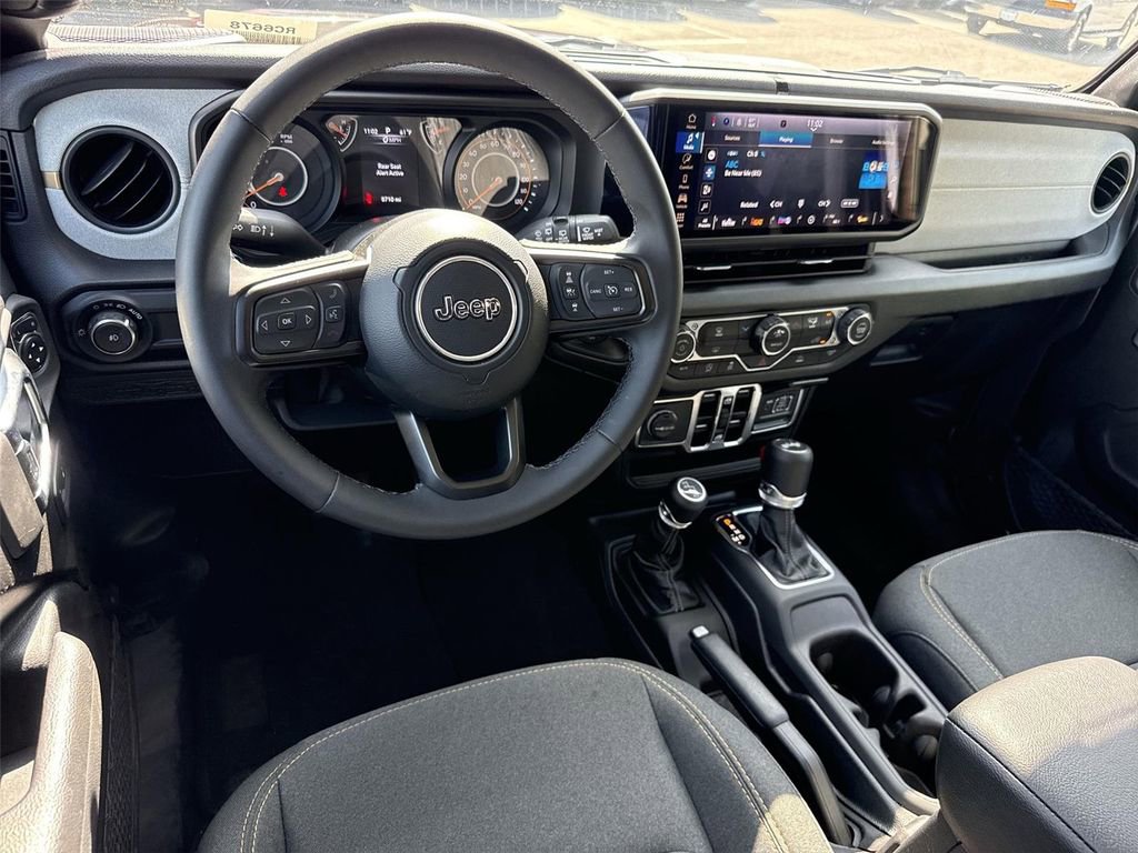 Used 2025 Jeep Wrangler Unlimited Sport AWD/4WD image 18