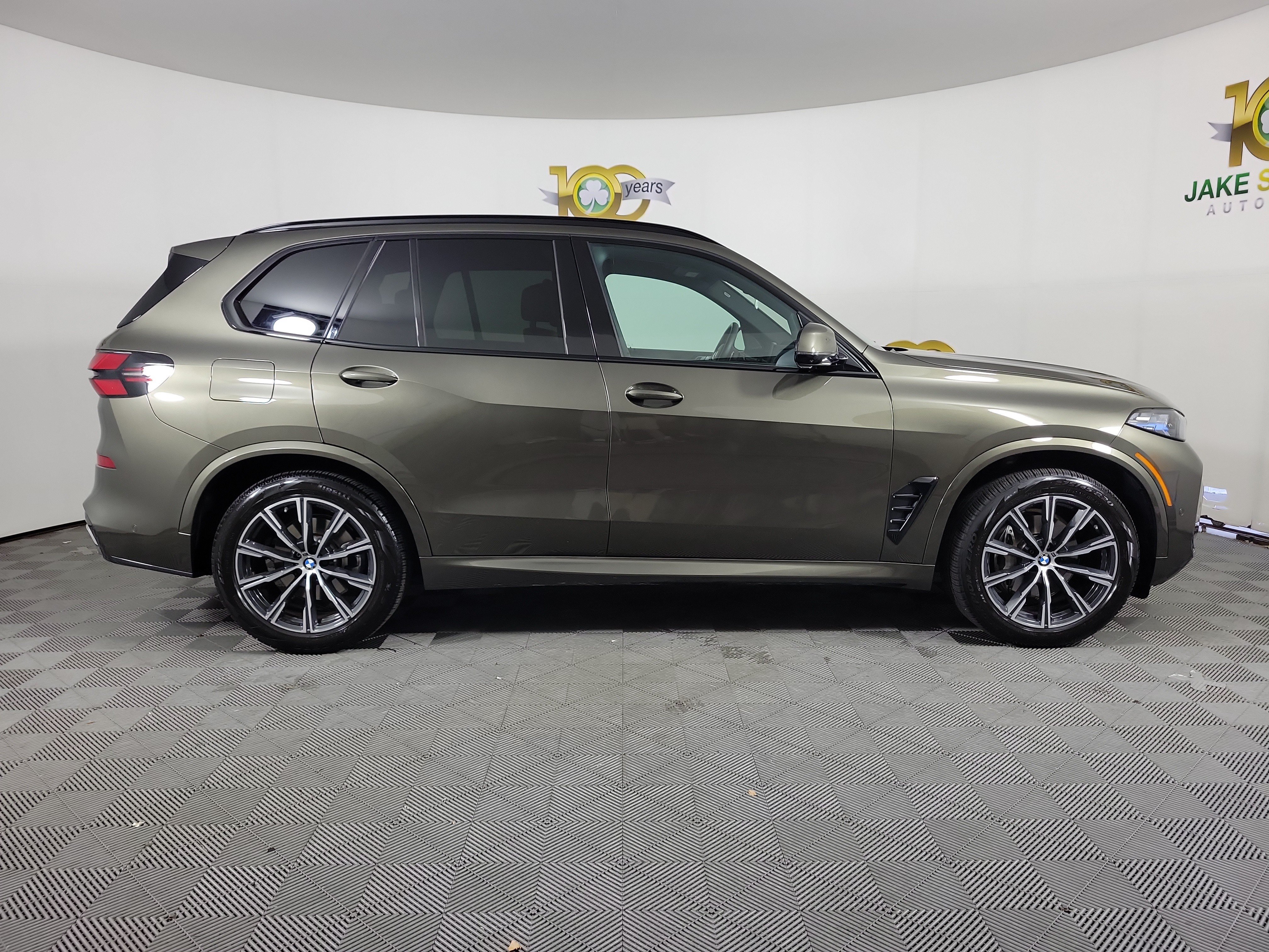 Used 2024 BMW X5 xDrive40i w/ M Sport Package AWD/4WD image 8