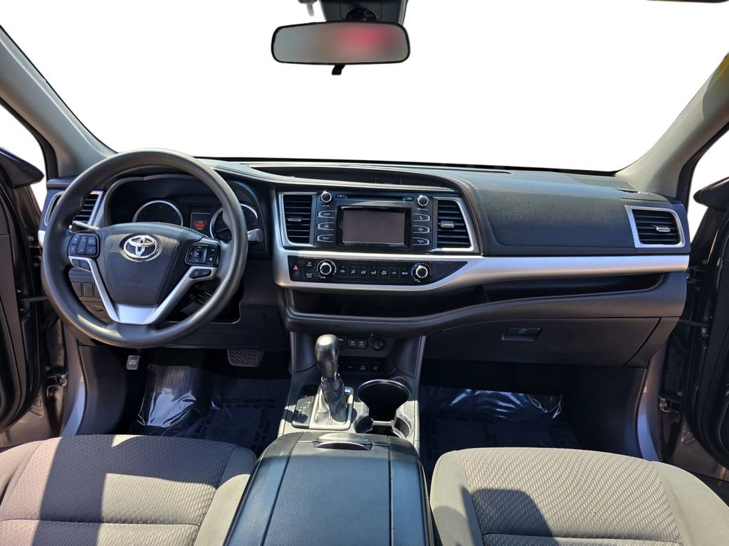 Used 2018 Toyota Highlander LE AWD/4WD image 9