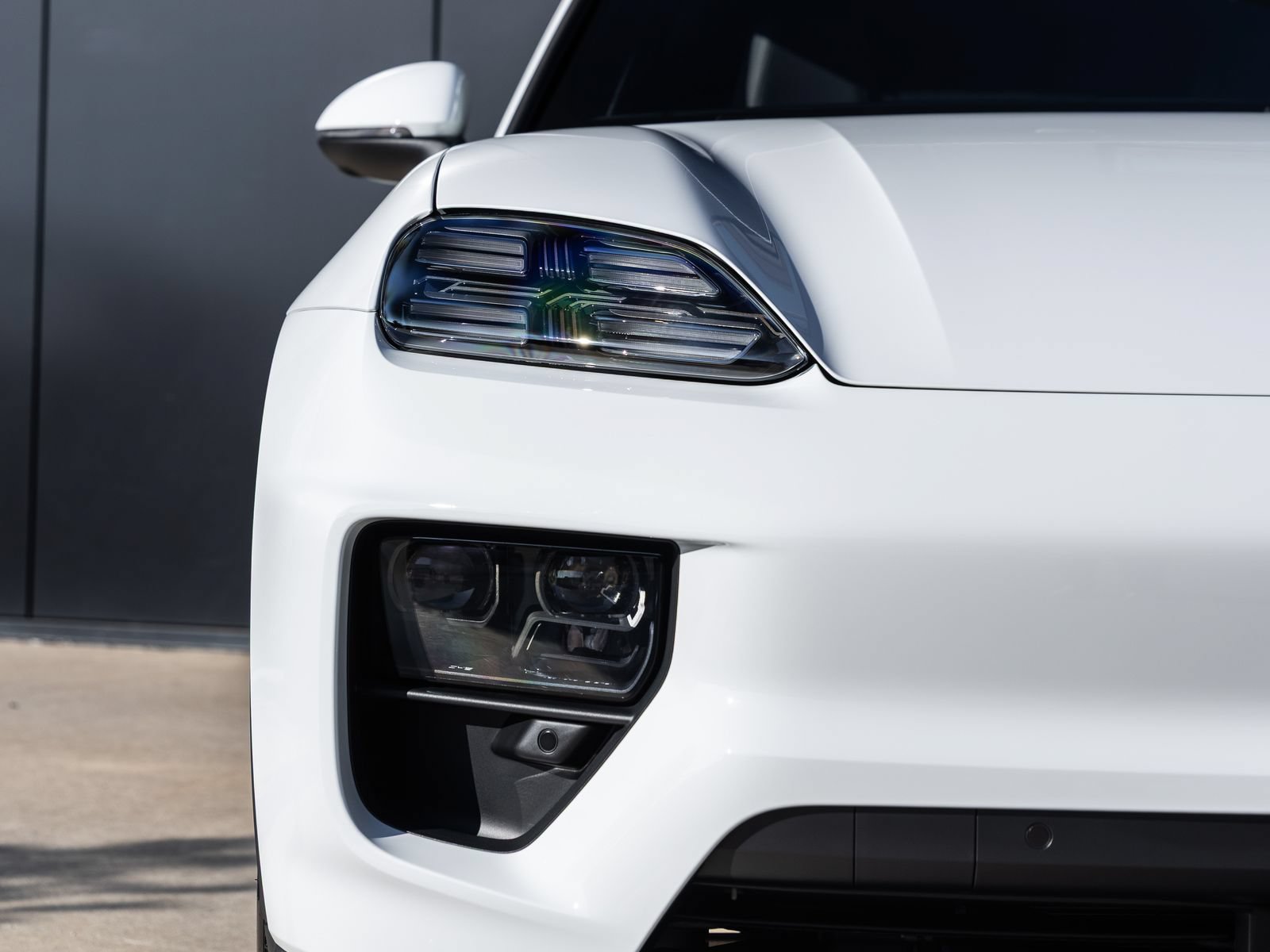 Certified 2025 Porsche Macan 4S Electric AWD/4WD image 20