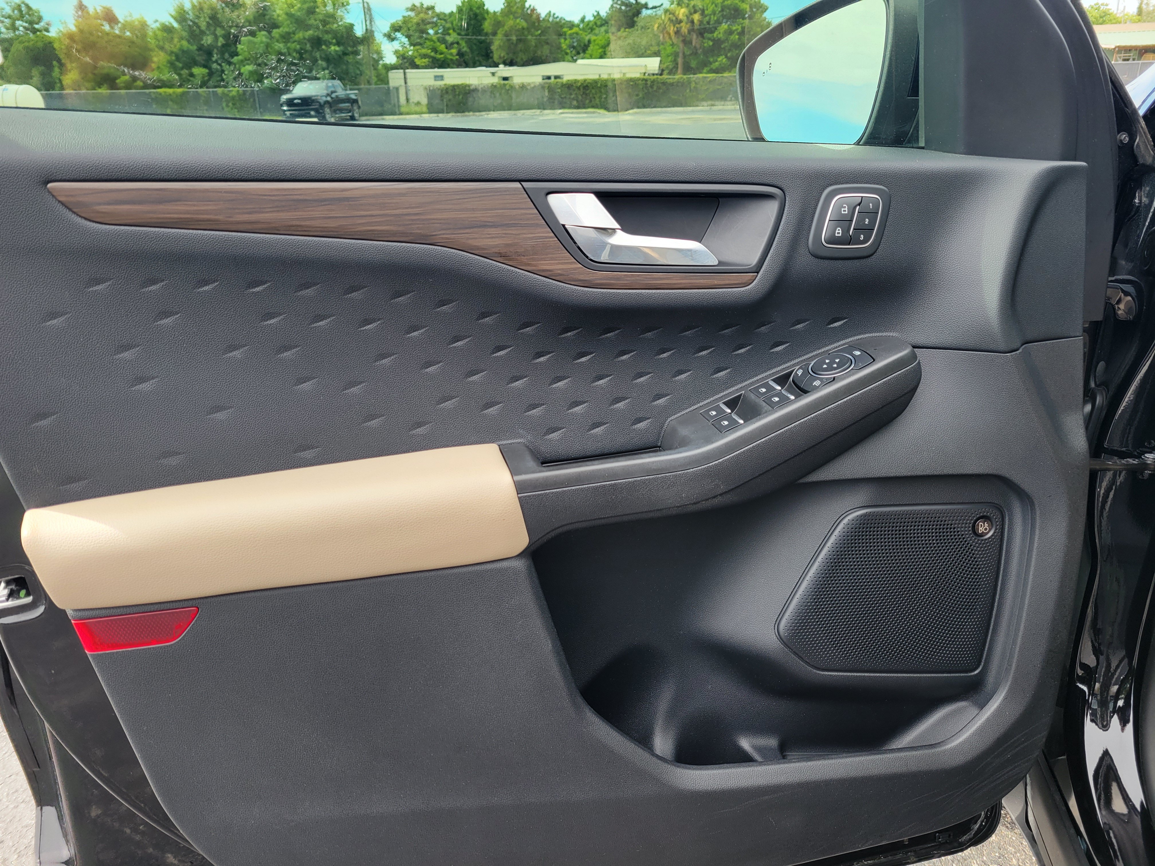 Used 2020 Ford Escape Titanium FWD image 25