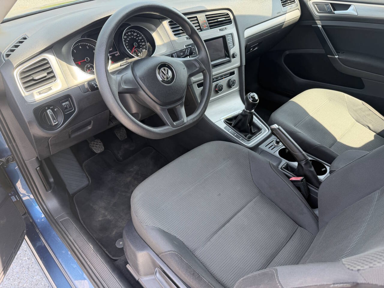 Used 2015 Volkswagen Golf Launch Edition FWD image 9