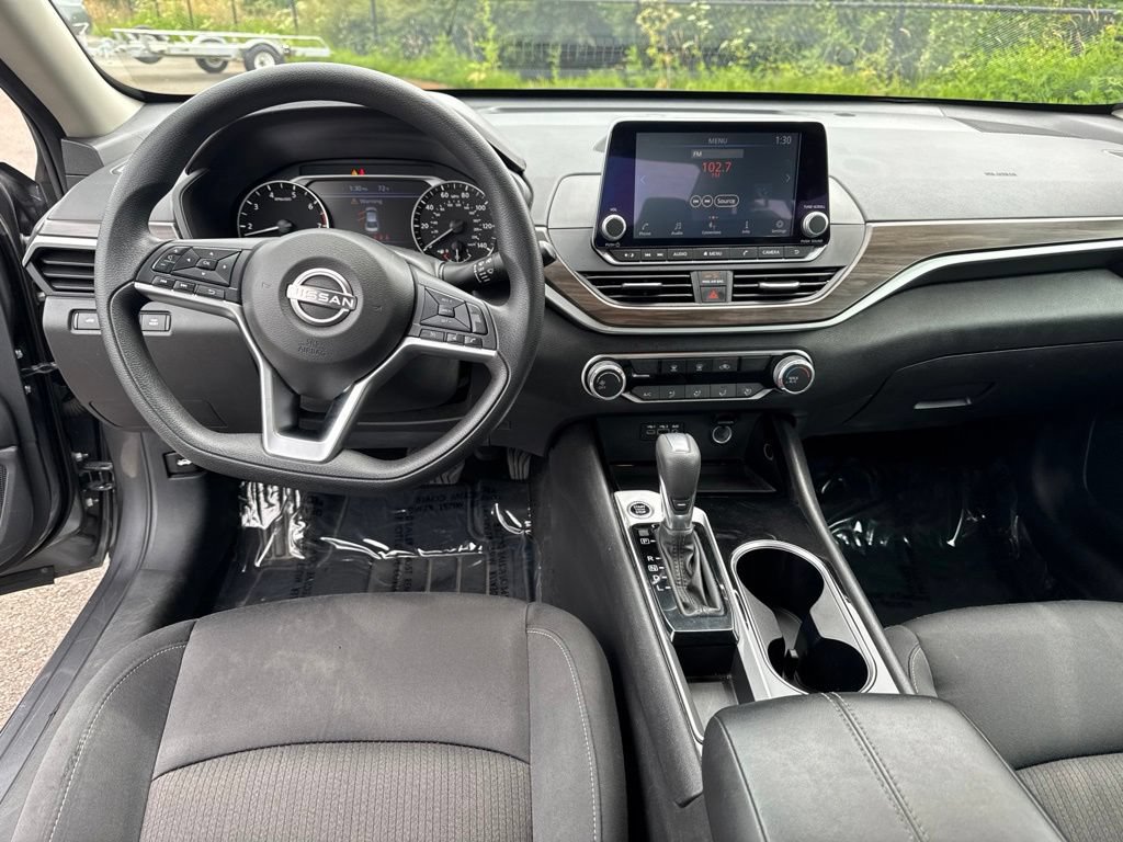 Used 2024 Nissan Altima 2.5 SV FWD image 12