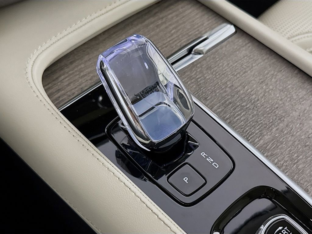 Certified 2023 Volvo XC90 B6 Ultimate w/ Protection Package Premier image 17