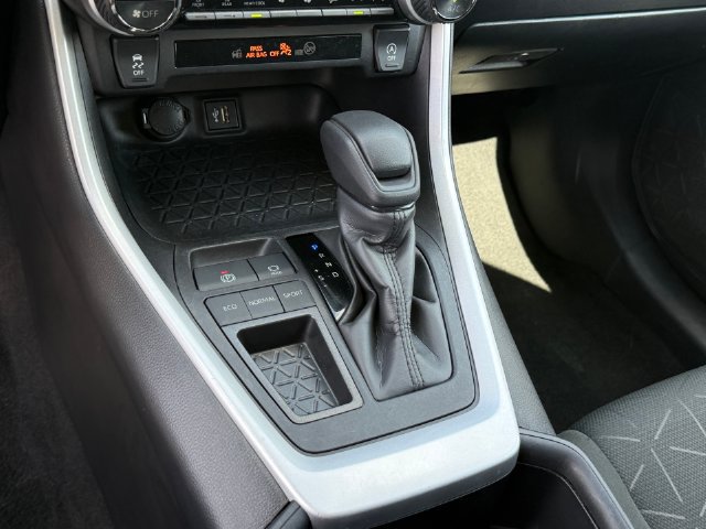 Used 2024 Toyota RAV4 XLE FWD image 19