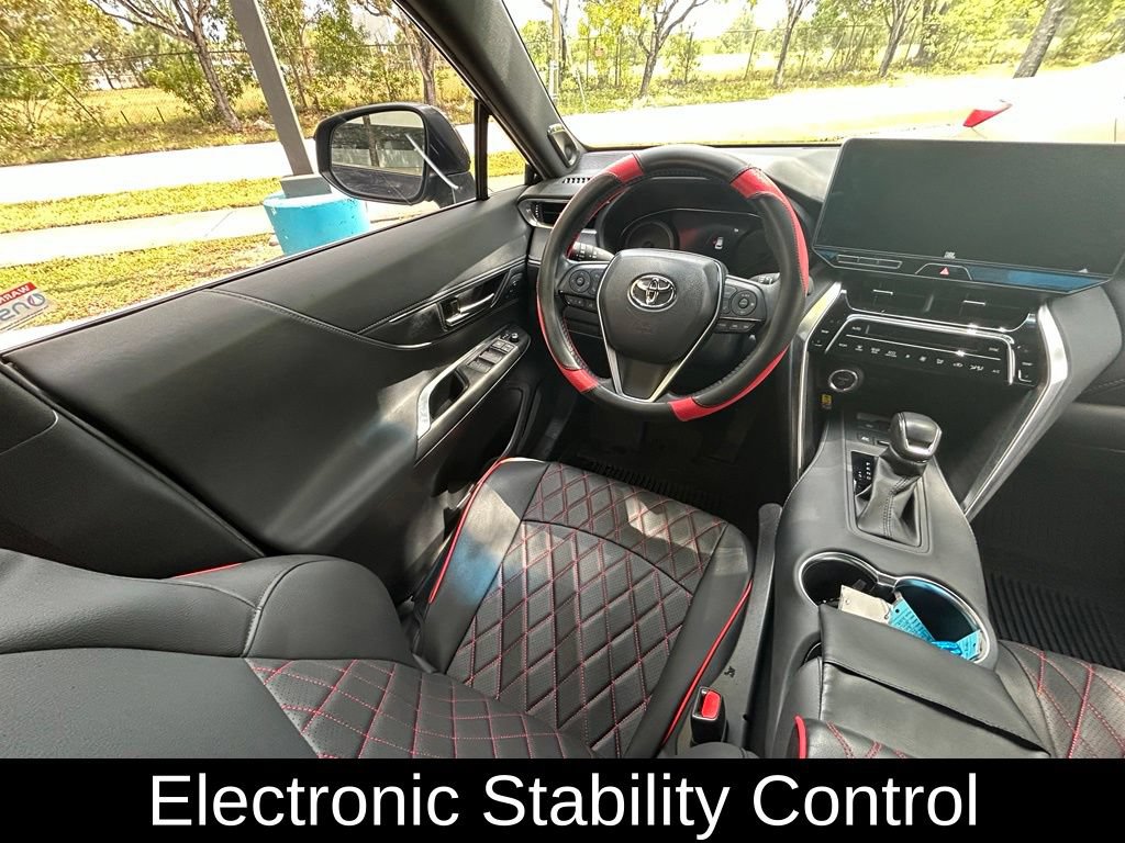 Used 2023 Toyota Venza XLE AWD/4WD image 9