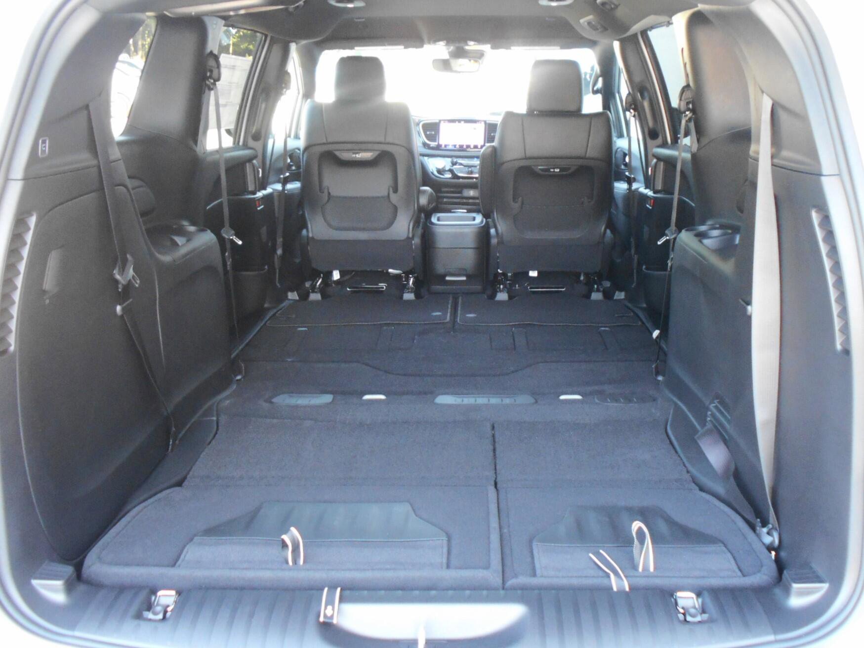 New 2026 Chrysler Pacifica Select image 26