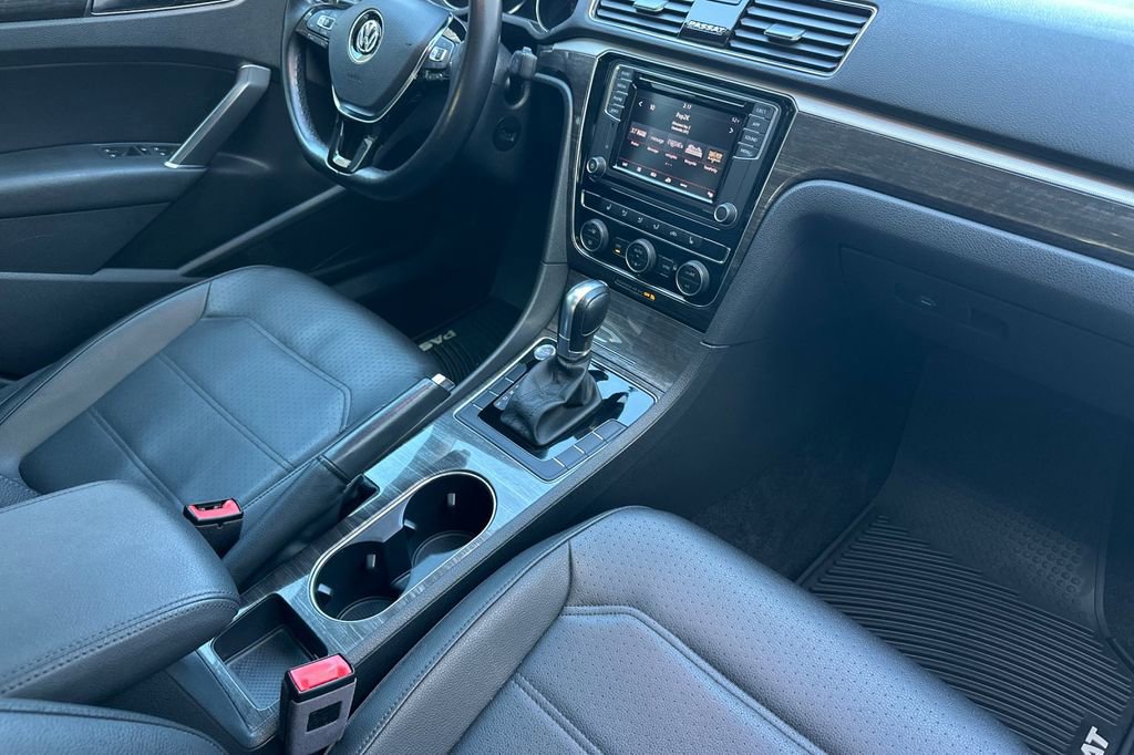 Used 2018 Volkswagen Passat 2.0T SE image 15