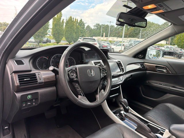 Used 2017 Honda Accord Touring image 14