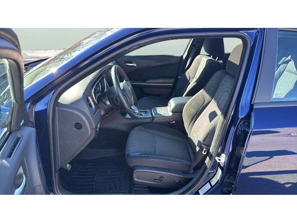Used 2016 Dodge Charger SXT w/ Navigation & Travel Group image 11