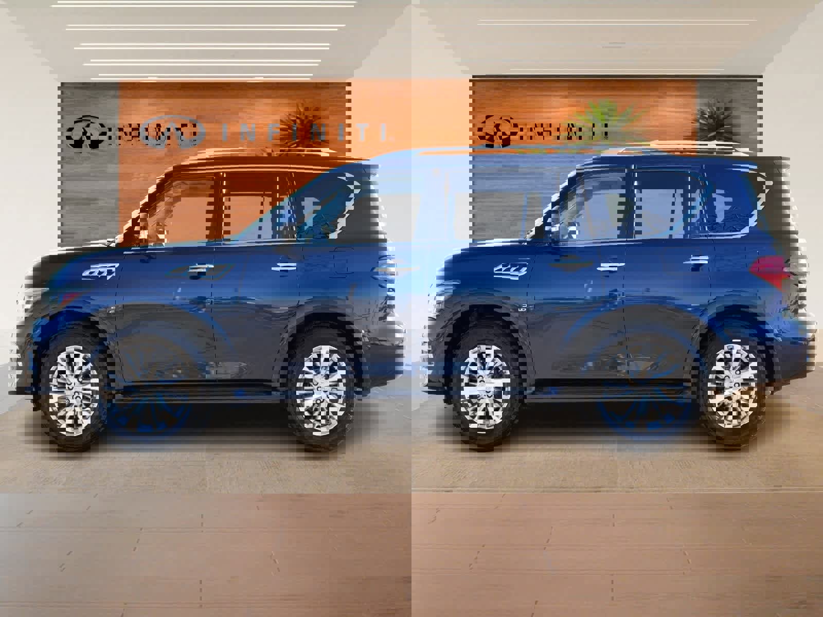 Used 2017 INFINITI QX80 2WD w/ Driver Assistance Package image 4