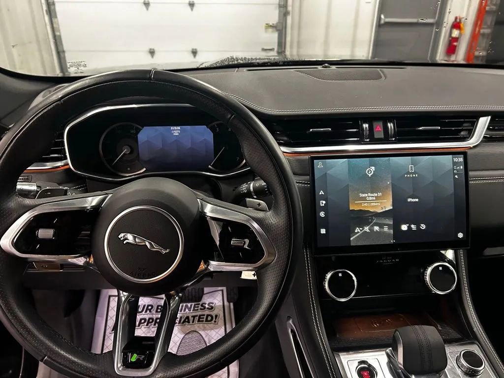 Used 2023 Jaguar F-PACE R-Dynamic S image 11