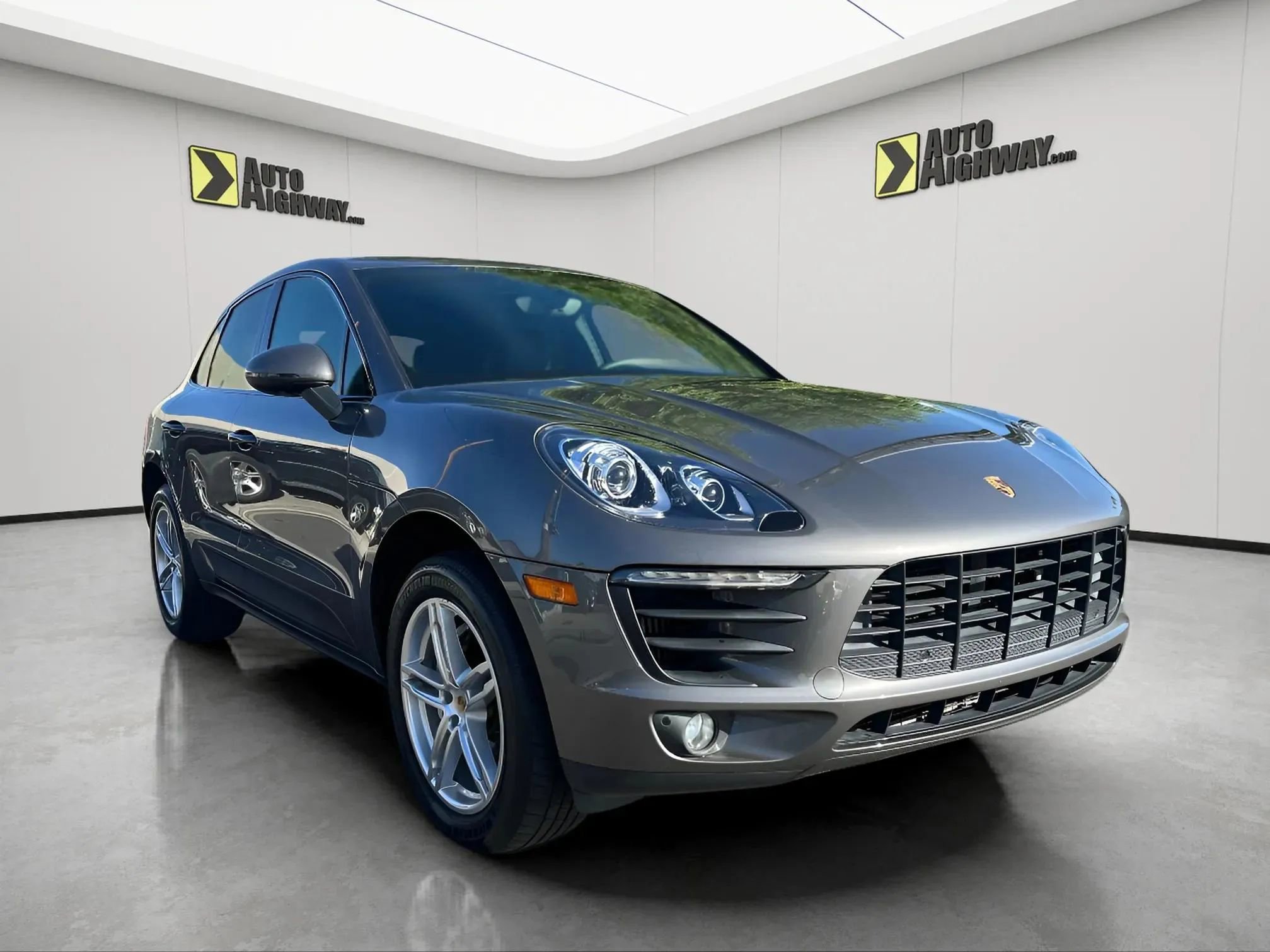 Used 2016 Porsche Macan S image 3