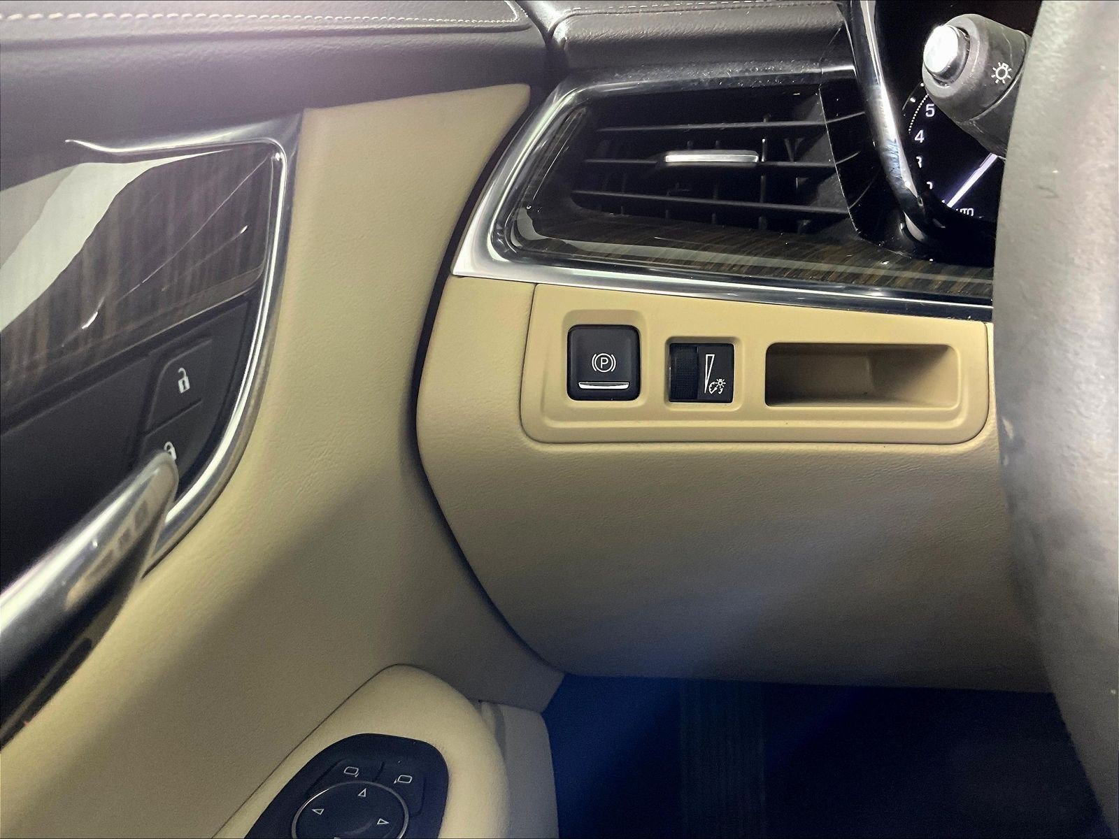 Used 2017 Cadillac XT5 FWD image 15