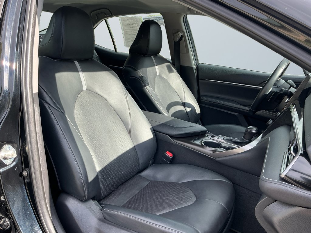 Used 2021 Toyota Camry XSE FWD image 16