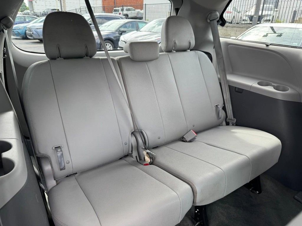 Used 2017 Toyota Sienna XLE Premium w/ Protection Package FWD image 11