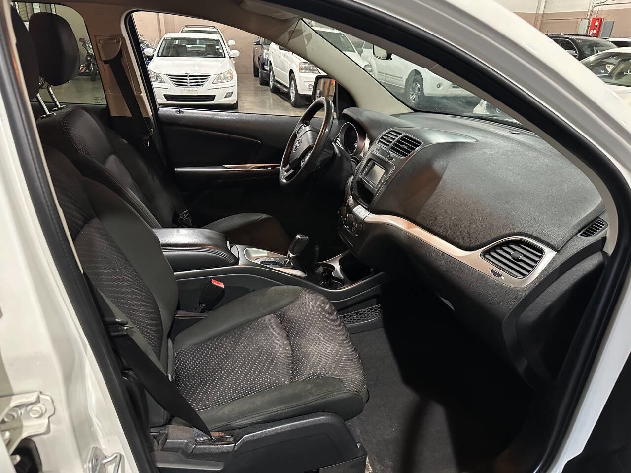 Used 2011 Dodge Journey Mainstreet w/ Comfort/Convenience Group image 9