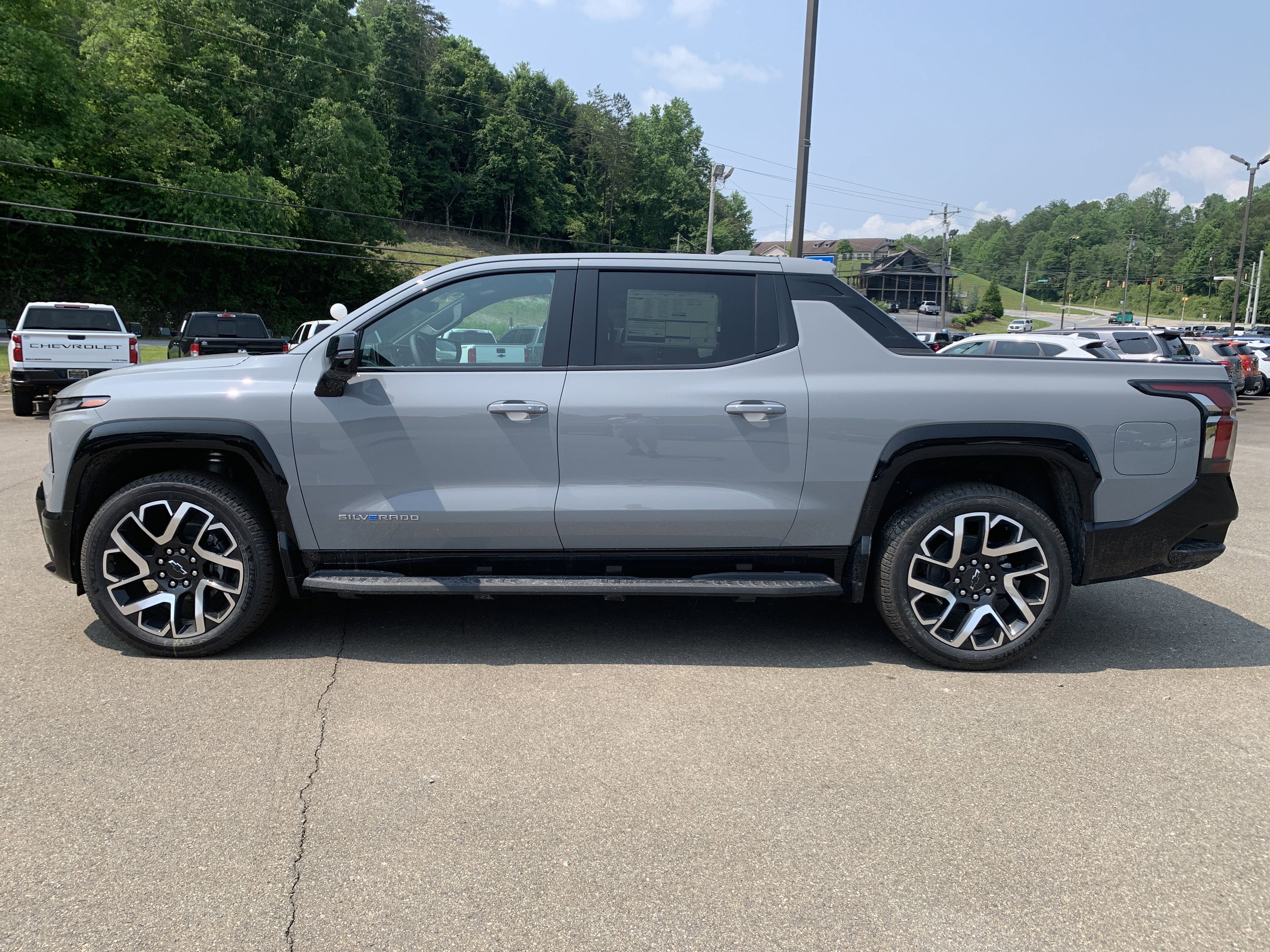 New 2025 Chevrolet Silverado EV RST image 4