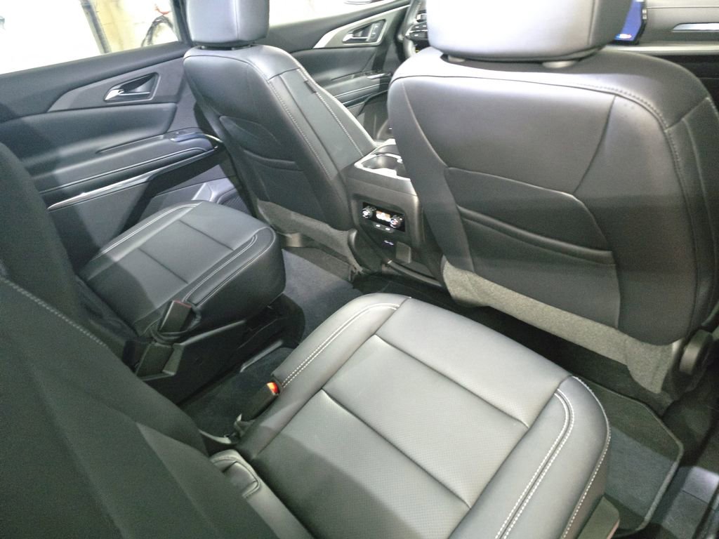 Used 2026 Chevrolet Traverse LT w/ Driver Confidence Package FWD image 11