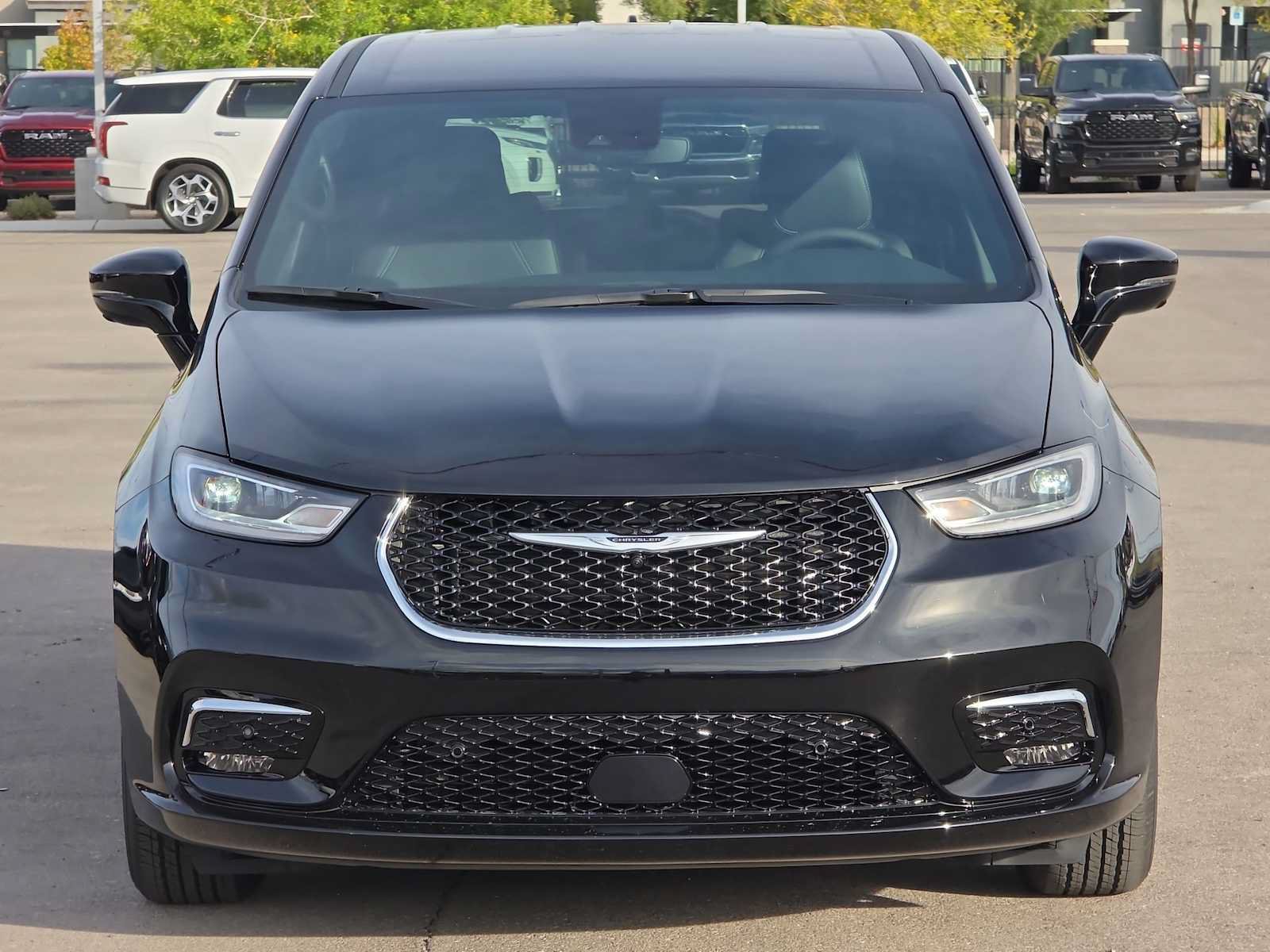 New 2026 Chrysler Pacifica Select FWD image 3