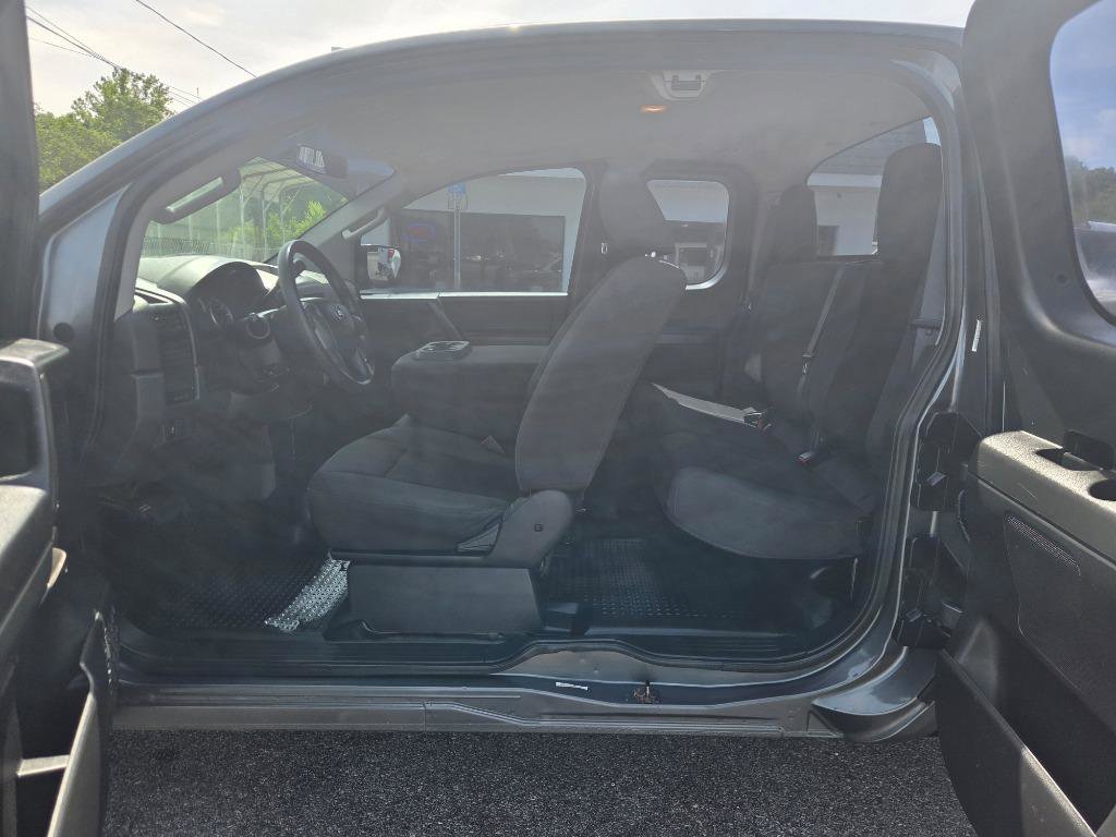 Used 2014 Nissan Titan S RWD image 9