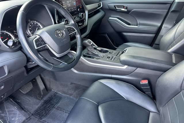 Certified 2022 Toyota Highlander XLE AWD/4WD image 12