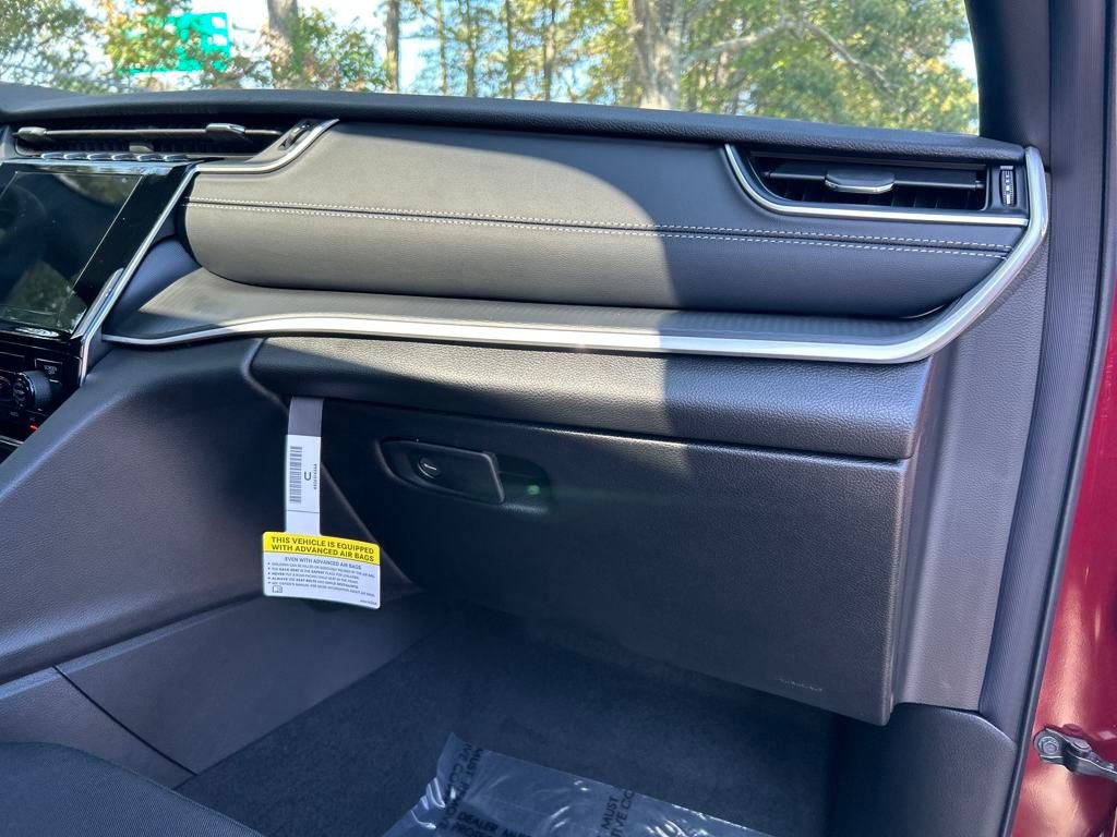 New 2025 Jeep Grand Cherokee Laredo X w/ Trailer Tow Package image 29