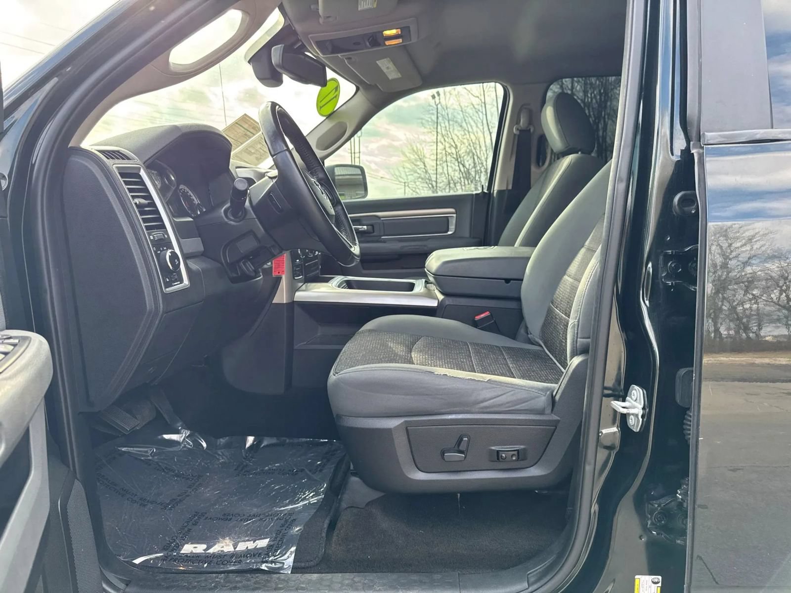 Used 2017 RAM 1500 Lone Star AWD/4WD image 14
