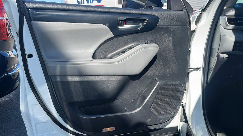 Used 2023 Toyota Highlander XLE image 13