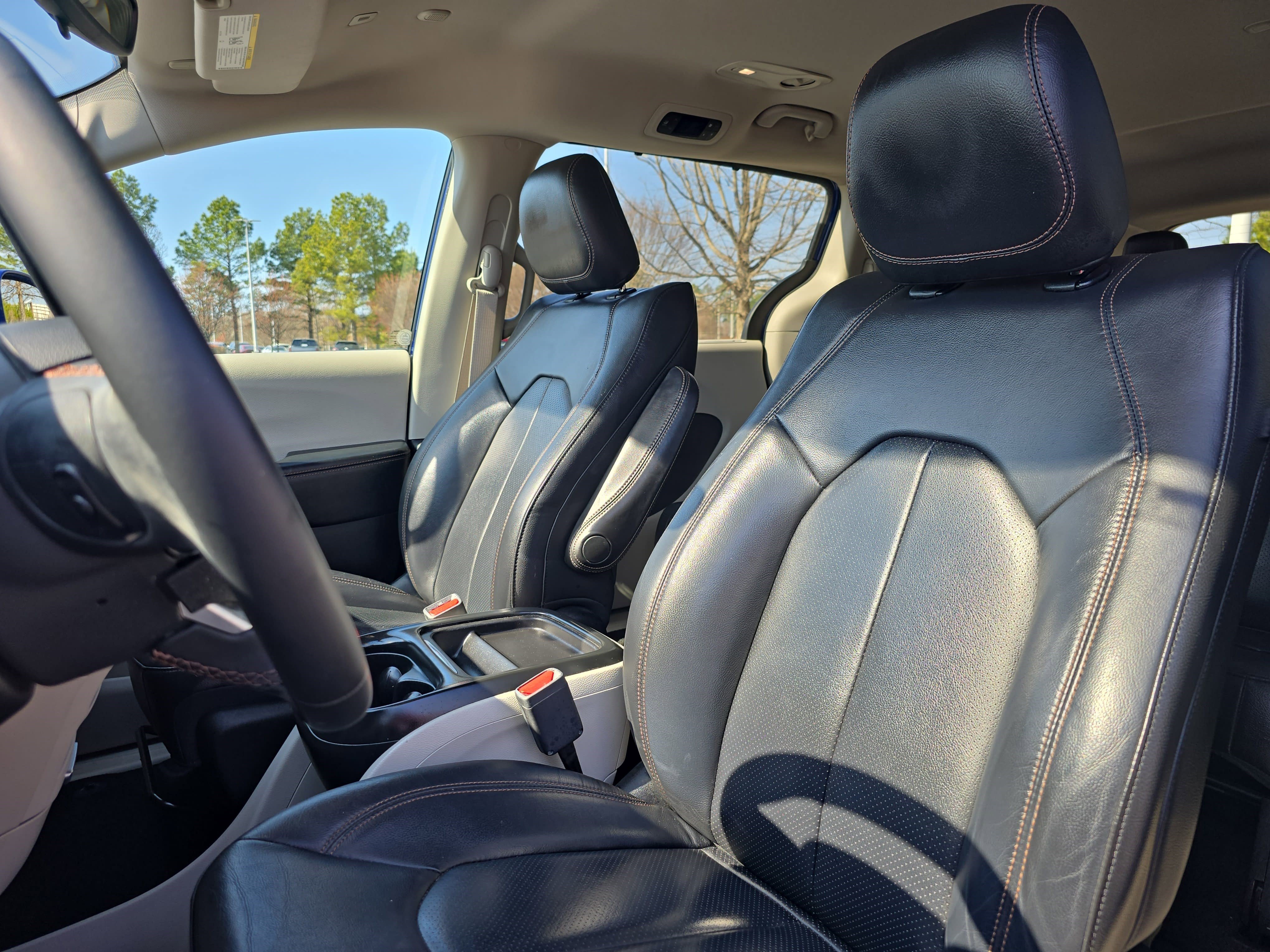 Used 2018 Chrysler Pacifica Touring-L image 16