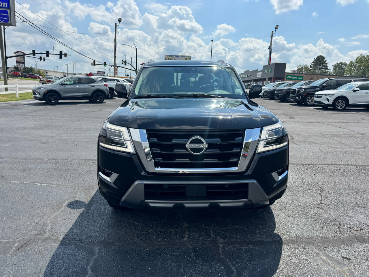 Used 2023 Nissan Armada SV image 3