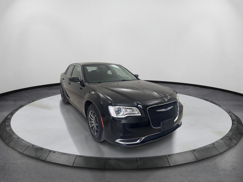 Used 2018 Chrysler 300 Touring RWD image 3