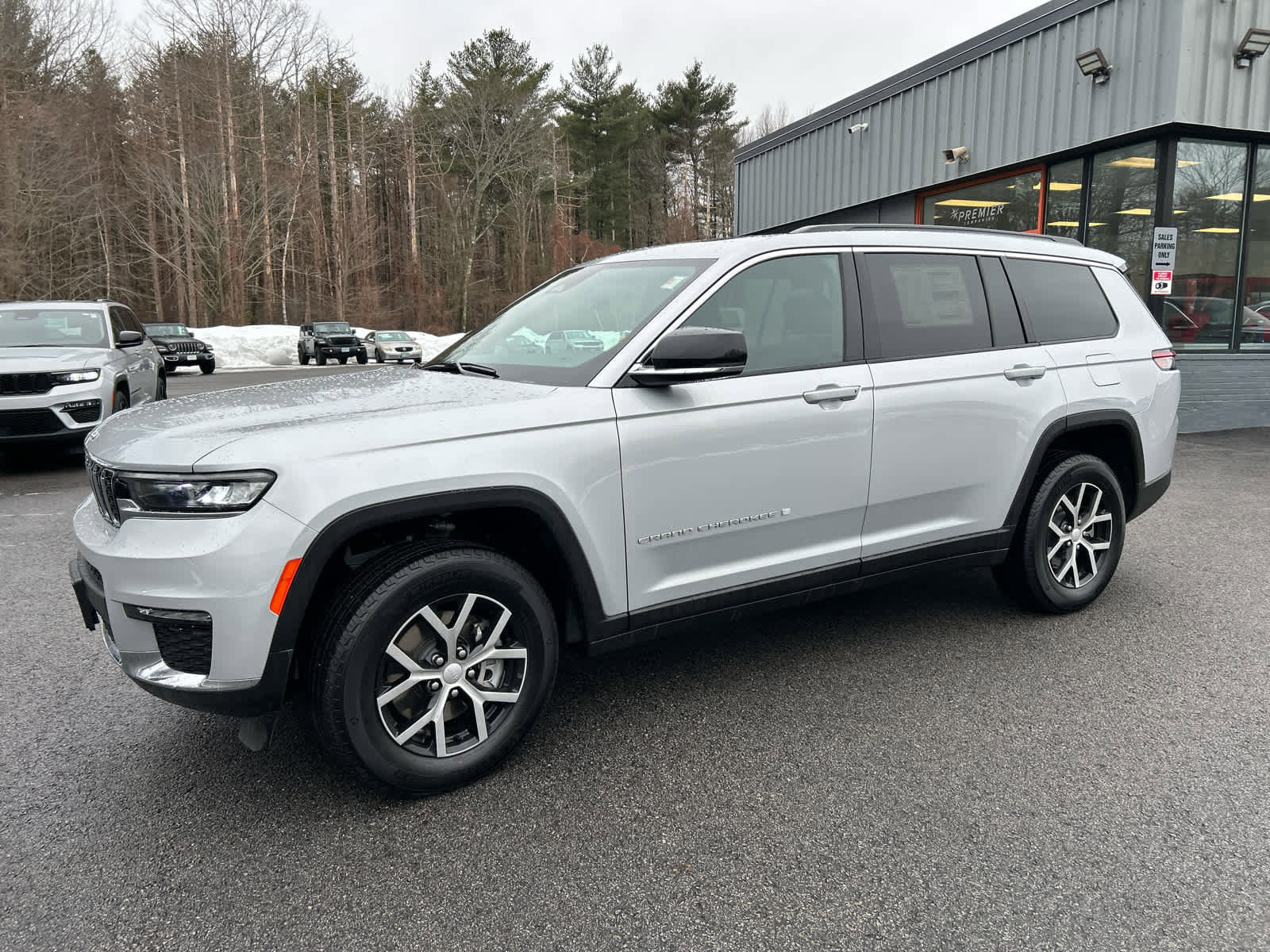 Used 2025 Jeep Grand Cherokee L Limited w/ Trailer Tow Package image 10