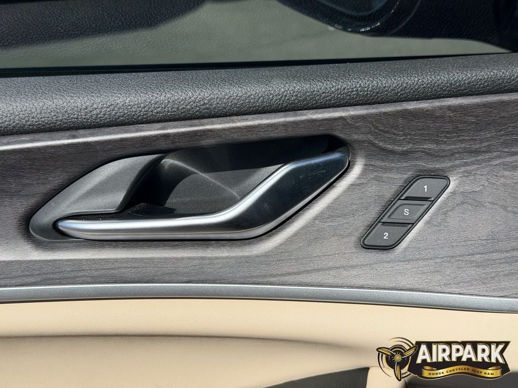 New 2023 Jeep Grand Cherokee 4WD 4xe w/ Luxury Tech Group II image 15