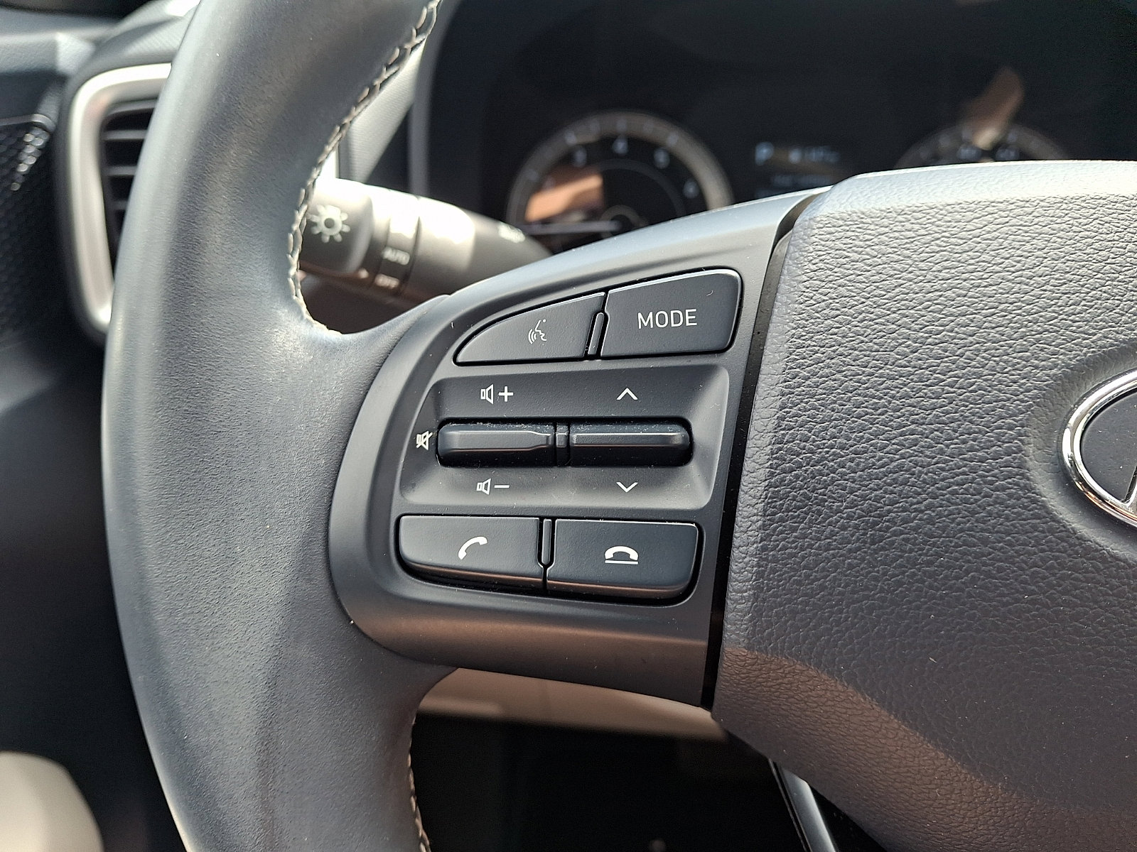 Certified 2022 Hyundai Venue Limited w/ Cargo Package image 22