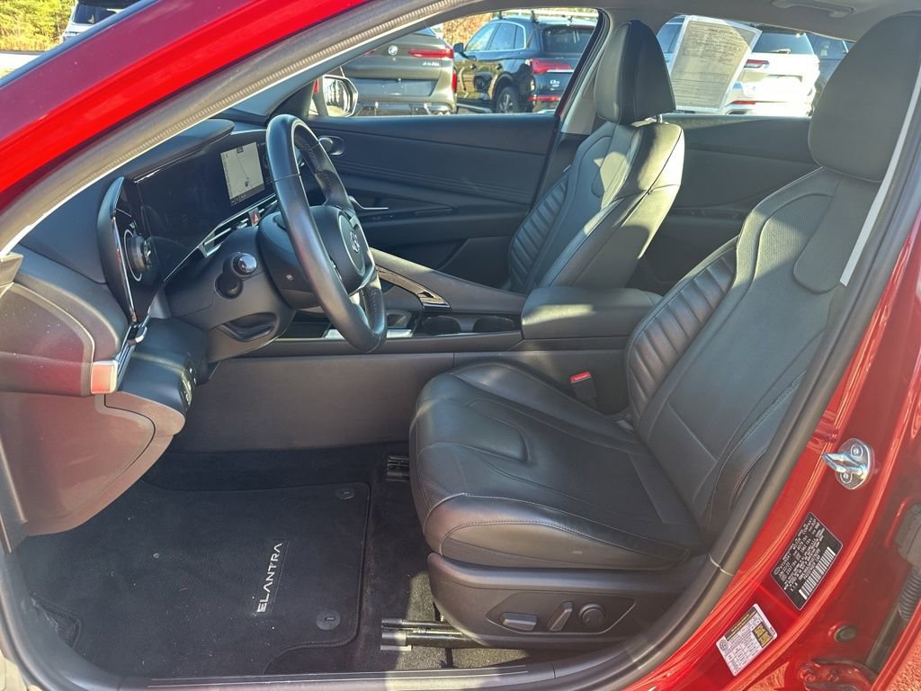 Used 2023 Hyundai Elantra Limited image 14