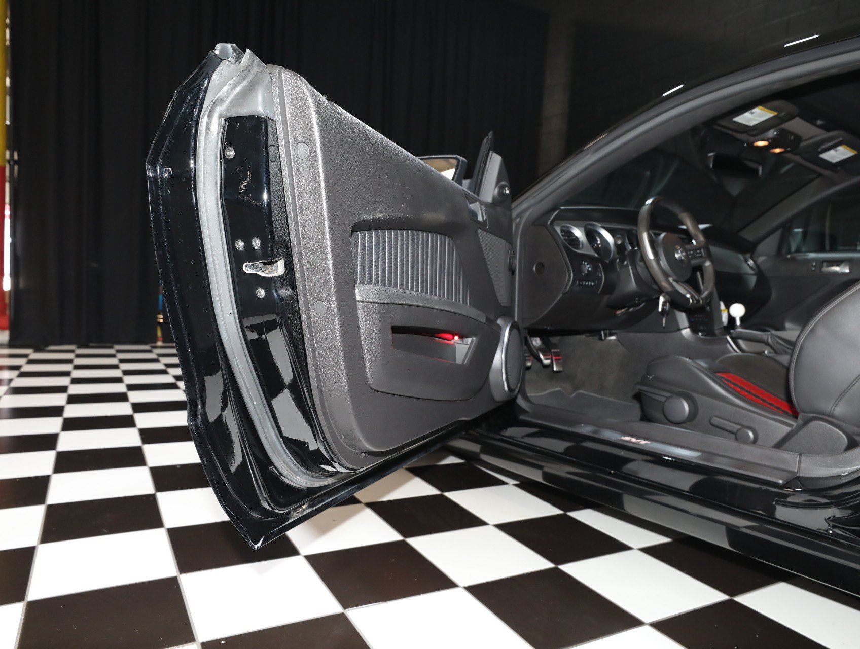 Used 2013 Ford Mustang Shelby GT500 RWD image 49