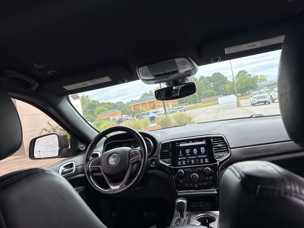 Used 2020 Jeep Grand Cherokee Laredo w/ Laredo X Package image 32