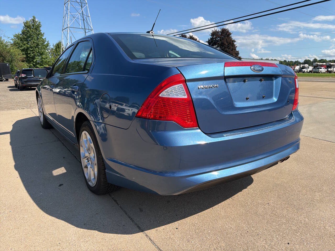Used 2010 Ford Fusion SE FWD image 3
